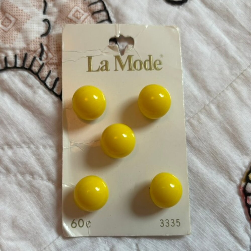 Vintage La Mode Yellow Plastic Buttons Ball on Original Card 1960s 1970s